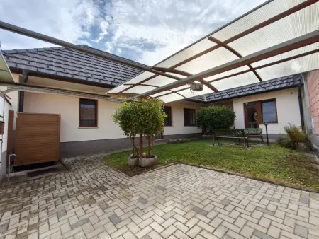 Albérlet, kiadó családi ház, Esztergom 2 szoba 117 m² 290 E Ft/hó