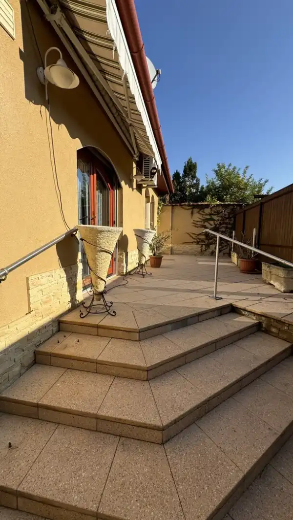 Albérlet, kiadó családi ház, Hajdúböszörmény 1 szoba 80 m² 250.00 M Ft/hó