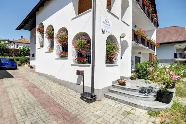 Albérlet, kiadó családi ház, Hévíz 3 szoba 100 m² 356 E Ft/hó