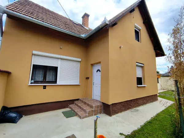 Albérlet, kiadó családi ház, Mohács 5 szoba 131 m² 300 E Ft/hó