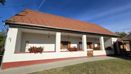 Albérlet, kiadó családi ház, Paks