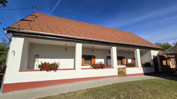 Albérlet, kiadó családi ház, Paks 3 szoba 80 m² 250 E Ft/hó