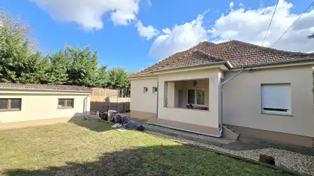 Albérlet, kiadó családi ház, Paks