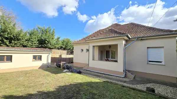 Albérlet, kiadó családi ház, Paks 3 szoba 100 m² 400 E Ft/hó