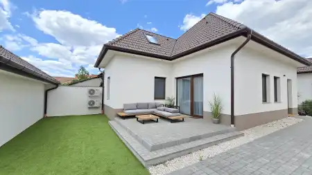 Albérlet, kiadó családi ház, Paks