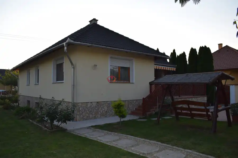 Albérlet, kiadó családi ház, Paks