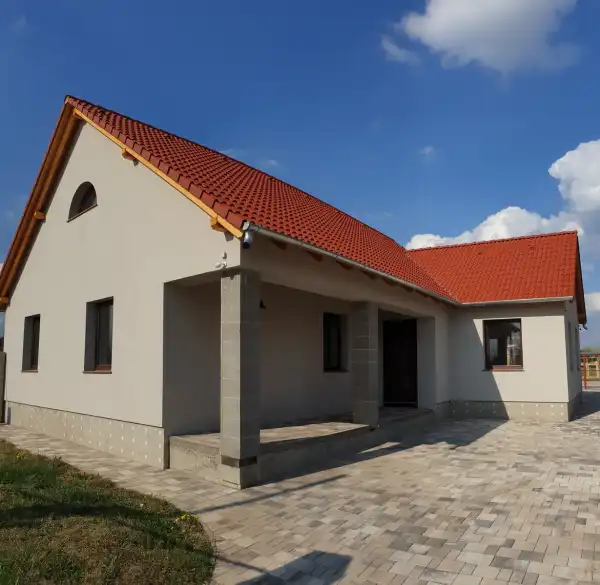 Albérlet, kiadó családi ház, Paks 4 szoba 130 m² 550 E Ft/hó