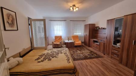 Albérlet, kiadó családi ház, Paks