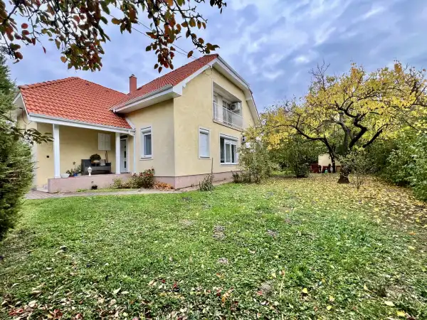 Albérlet, kiadó családi ház, Székesfehérvár 5 szoba 122 m² 480 E Ft/hó