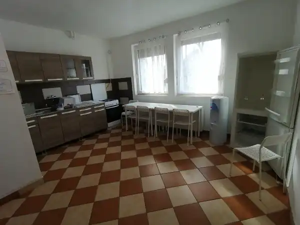 Albérlet, kiadó családi ház, Vác 5+4 szoba 180 m² 1.00 M Ft/hó