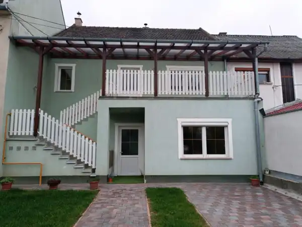 Albérlet, kiadó családi ház, Vác 4+1 szoba 200 m² 400 E Ft/hó + Áfa