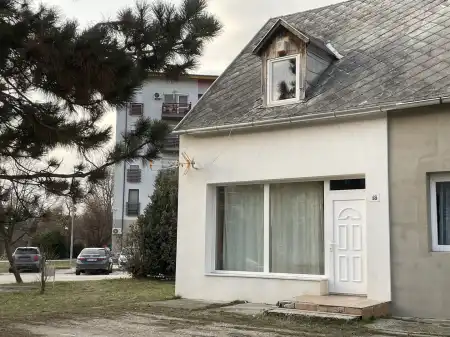 Albérlet, kiadó házrész, Oroszlány