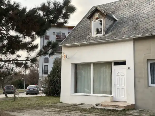 Albérlet, kiadó házrész, Oroszlány 2+1 szoba 75 m² 120 E Ft/hó