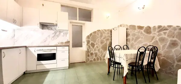 Albérlet, kiadó házrész, Vác 2 szoba 84 m² 175 E Ft/hó
