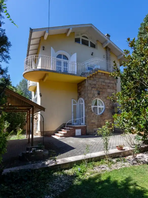 Albérlet, kiadó ikerház, Budapest, II. kerület 6 szoba 220 m² 1.1 M Ft/hó