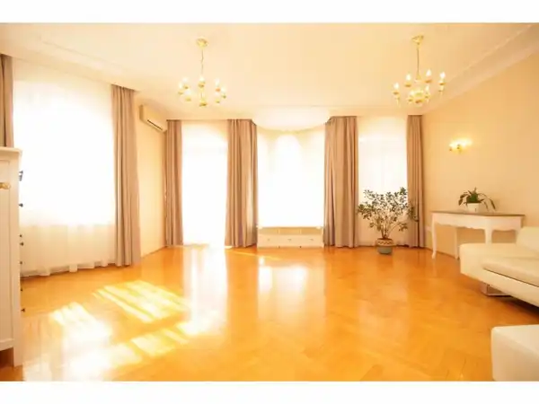 Albérlet, kiadó ikerház, Budapest, III. kerület 6 szoba 250 m² 909 E Ft/hó