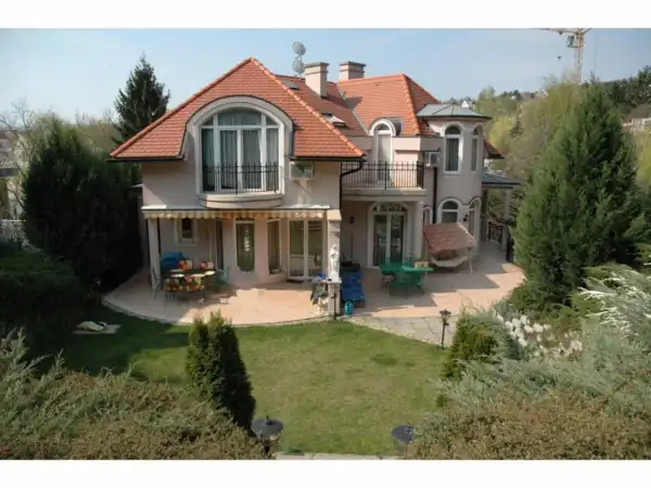 Albérlet, kiadó ikerház, Budapest, III. kerület 6 szoba 250 m² 906 E Ft/hó