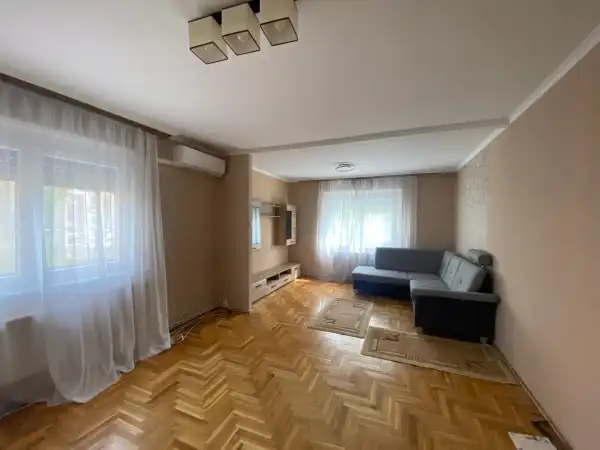 Albérlet, kiadó panellakás, Békéscsaba 2 szoba 57 m² 100 E Ft/hó