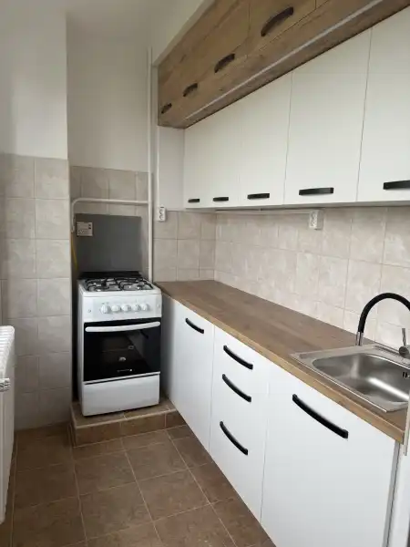 Albérlet, kiadó panellakás, Dunaújváros 2 szoba 53 m² 140 E Ft/hó
