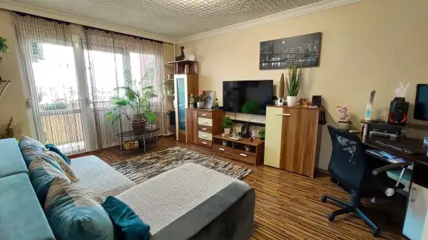 Albérlet, kiadó panellakás, Győr 2+1 szoba 55 m² 180 E Ft/hó