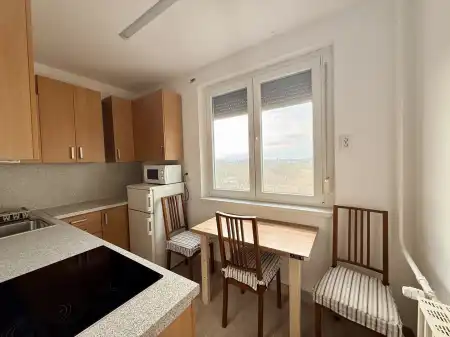 Albérlet, kiadó panellakás, Oroszlány 2+1 szoba 53 m² 160 E Ft/hó