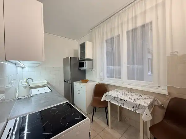 Albérlet, kiadó panellakás, Oroszlány 2 szoba 53 m² 140 E Ft/hó