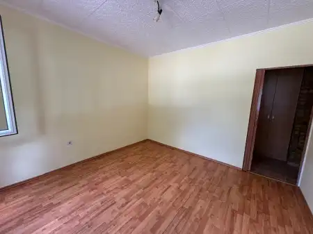 Albérlet, kiadó panellakás, Paks