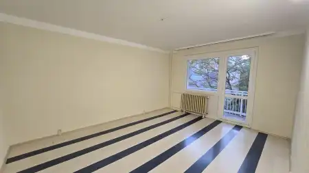 Albérlet, kiadó panellakás, Paks