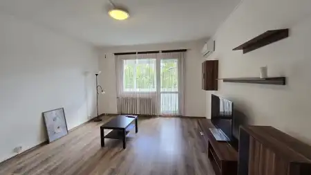 Albérlet, kiadó panellakás, Paks