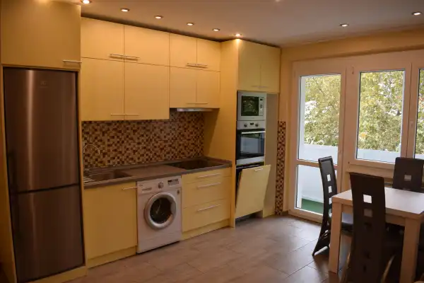 Albérlet, kiadó panellakás, Paks 1 szoba 42 m² 200 E Ft/hó