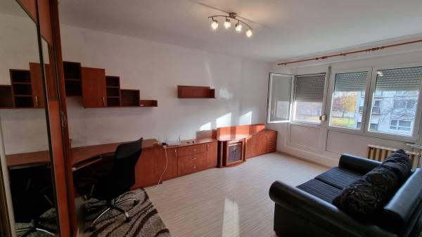 Albérlet, kiadó panellakás, Paks