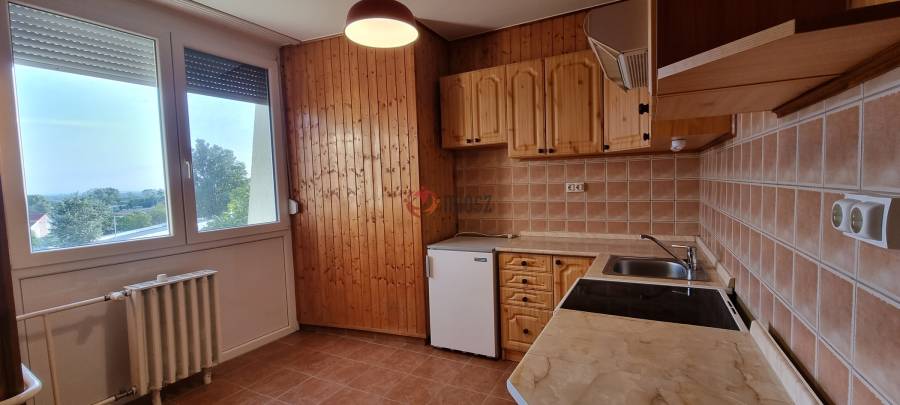 Albérlet, kiadó panellakás, Paks