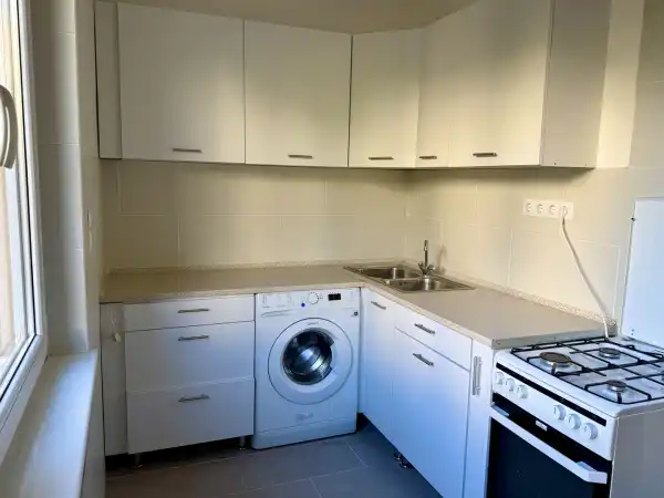 Albérlet, kiadó panellakás, Székesfehérvár 2 szoba 49 m² 200 E Ft/hó