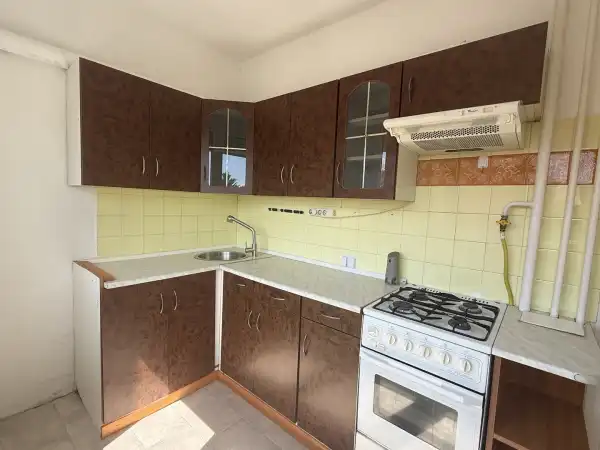 Albérlet, kiadó panellakás, Székesfehérvár 3 szoba 62 m² 180 E Ft/hó