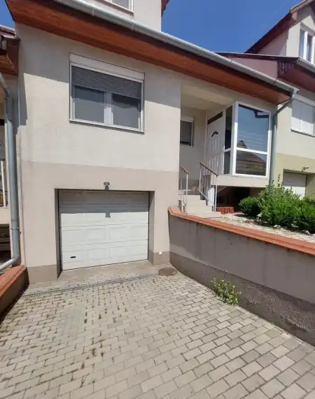 Albérlet, kiadó sorház, Dunaújváros