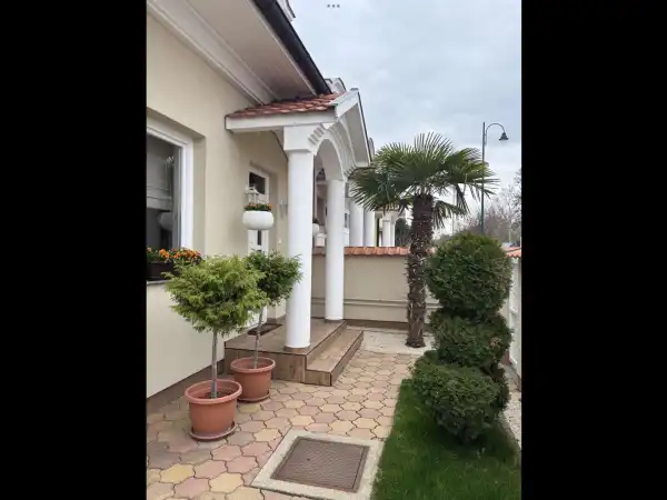 Albérlet, kiadó sorház, Gyula 2+2 szoba 91 m² 300 E Ft/hó