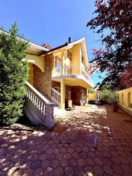 Albérlet, kiadó téglalakás, Budaörs 5 szoba 185 m² 600 E Ft/hó