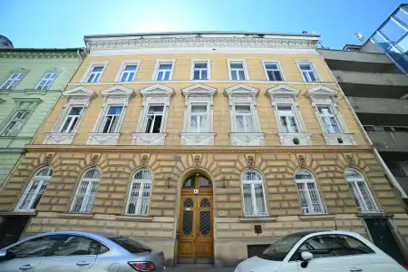 Albérlet, kiadó téglalakás, Budapest, VI. kerület 1+1 szoba 32 m² 200 E Ft/hó