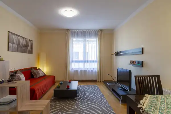 Albérlet, kiadó téglalakás, Budapest, VI. kerület 2 szoba 46 m² 280 E Ft/hó