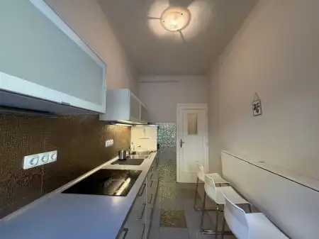 Albérlet, kiadó téglalakás, Budapest, VI. kerület 2 szoba 64 m² 380 E Ft/hó