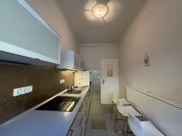 Albérlet, kiadó téglalakás, Budapest, VI. kerület 2 szoba 64 m² 380 E Ft/hó