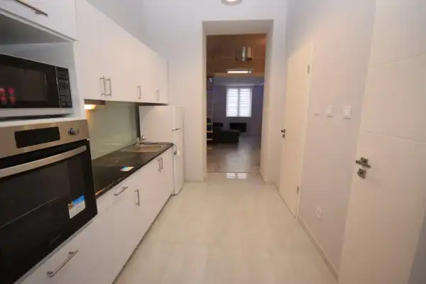 Albérlet, kiadó téglalakás, Budapest, VIII. kerület 1+1 szoba 47 m² 250 E Ft/hó