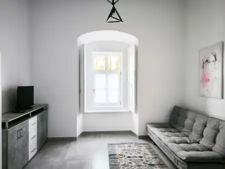 Albérlet, kiadó téglalakás, Paks