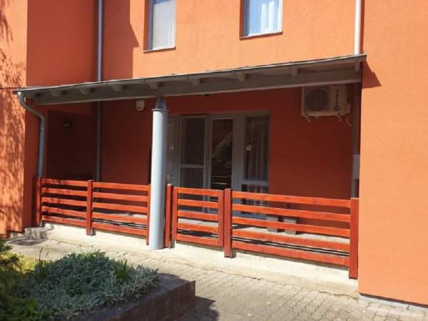 Albérlet, kiadó téglalakás, Paks