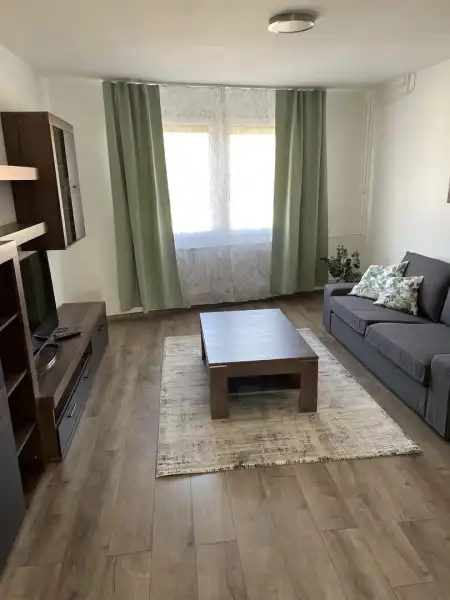 Albérlet, kiadó téglalakás, Paks