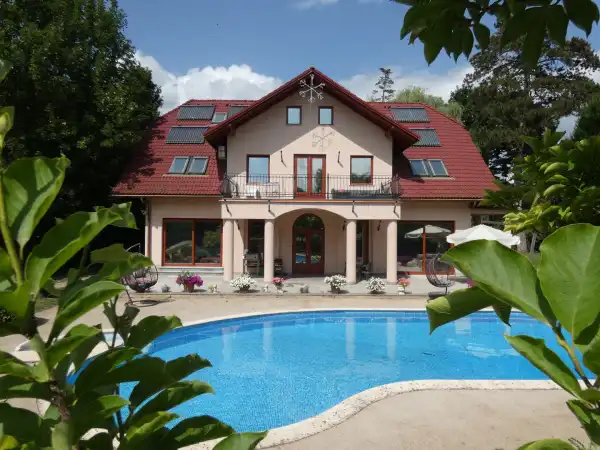 Albérlet, kiadó újszerű családi ház, Gödöllő 7 szoba 472 m² 1.25 M Ft/hó