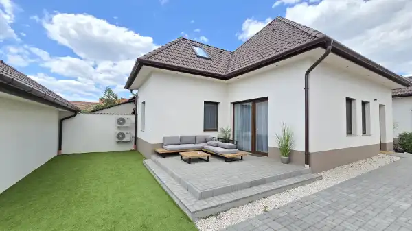 Albérlet, kiadó újszerű családi ház, Paks 5 szoba 100 m² 550 E Ft/hó
