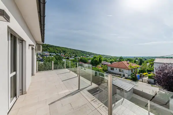 Albérlet, kiadó újszerű ikerház, Budapest, III. kerület 4+1 szoba 160 m² 1.3 M Ft/hó