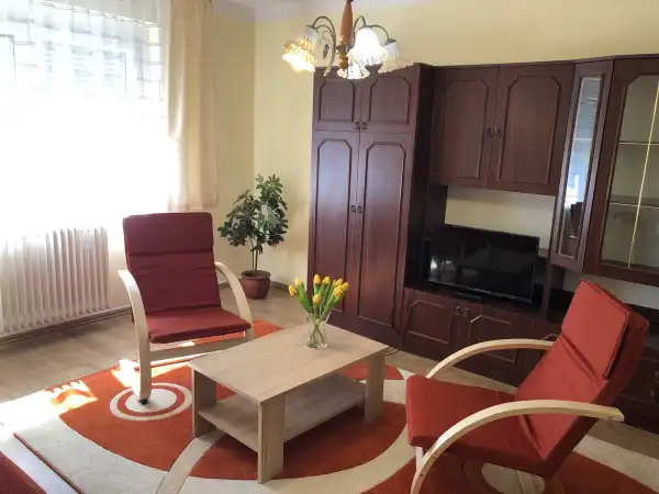 Albérlet, kiadó újszerű panellakás, Paks 2 szoba 54 m² 150 E Ft/hó
