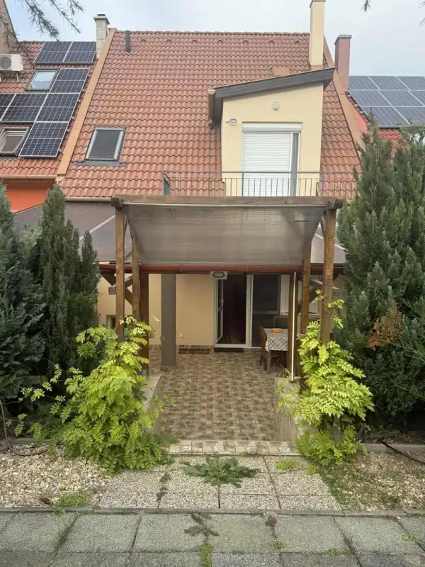 Albérlet, kiadó újszerű sorház, Eger 6 szoba 215 m² 380 E Ft/hó